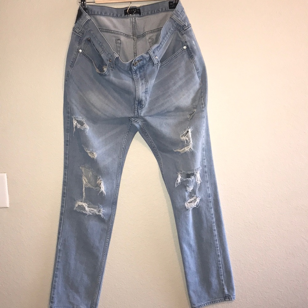 Ripped skinny jeans